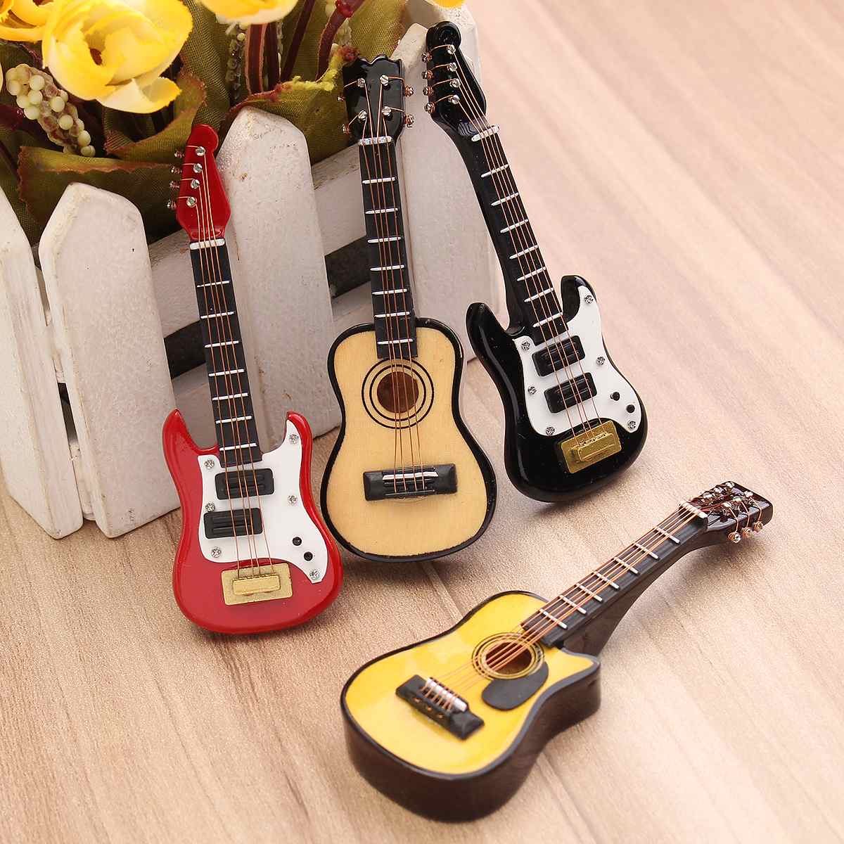 กีตาร์จิ๋ว 4 ชิ้น สำหรับตกแต่ง - Musical Instrument Craft บทวิจารณ์และราคา